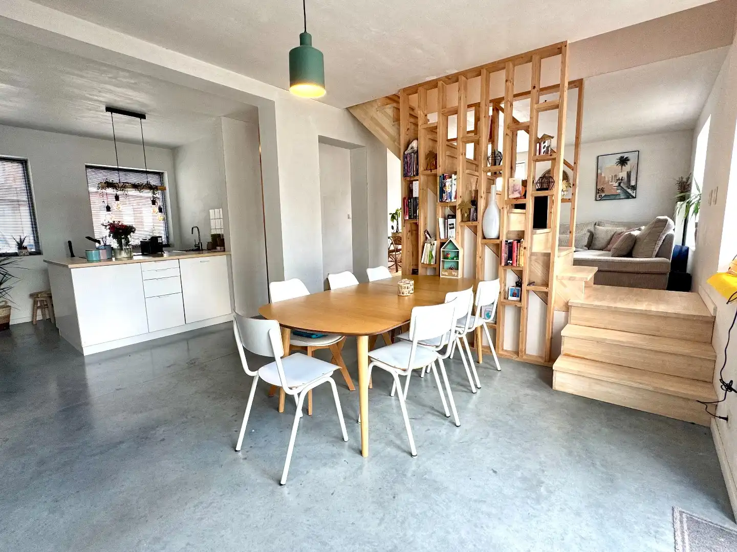 ALLEENSTAANDE WONING MET 3 SLAAPKAMERS, TUIN EN DUBBELE GARAGE foto 2