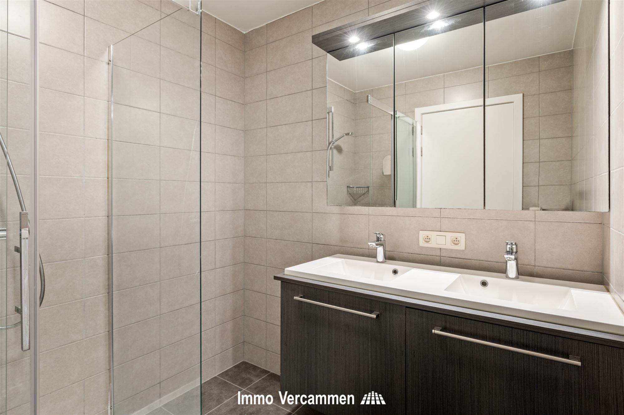 Recent dakappartement met 2 slaapkamers te Mechelen foto 8