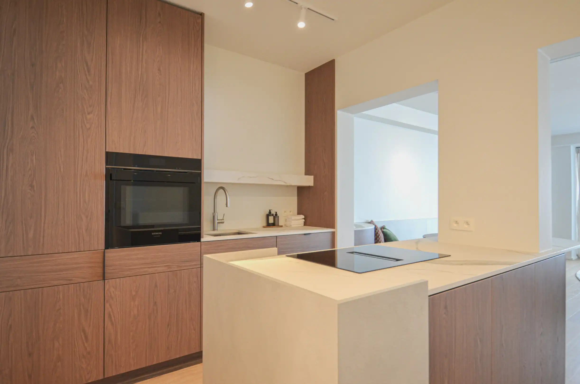 Subliem gerenoveerd appartement met frontaal zeezicht en een tijdloze, uiterst verfijnde afwerking. foto 9