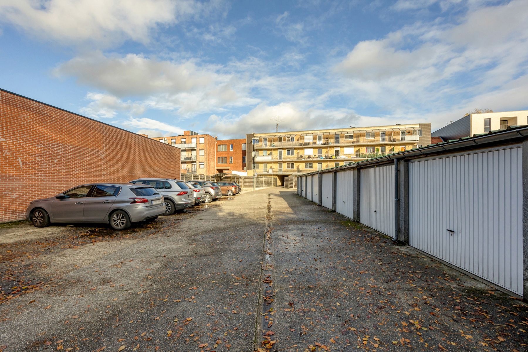 Een appartement op de tweede verdieping links met terras, autostaanplaats en garage. foto 12