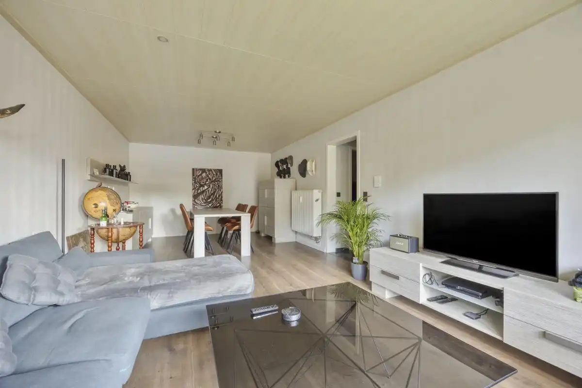 INSTAPKLAAR GERENOVEERD APPARTEMENT MET 1 SLPK, TERRAS EN GARAGEBOX IN HASSELT foto 4