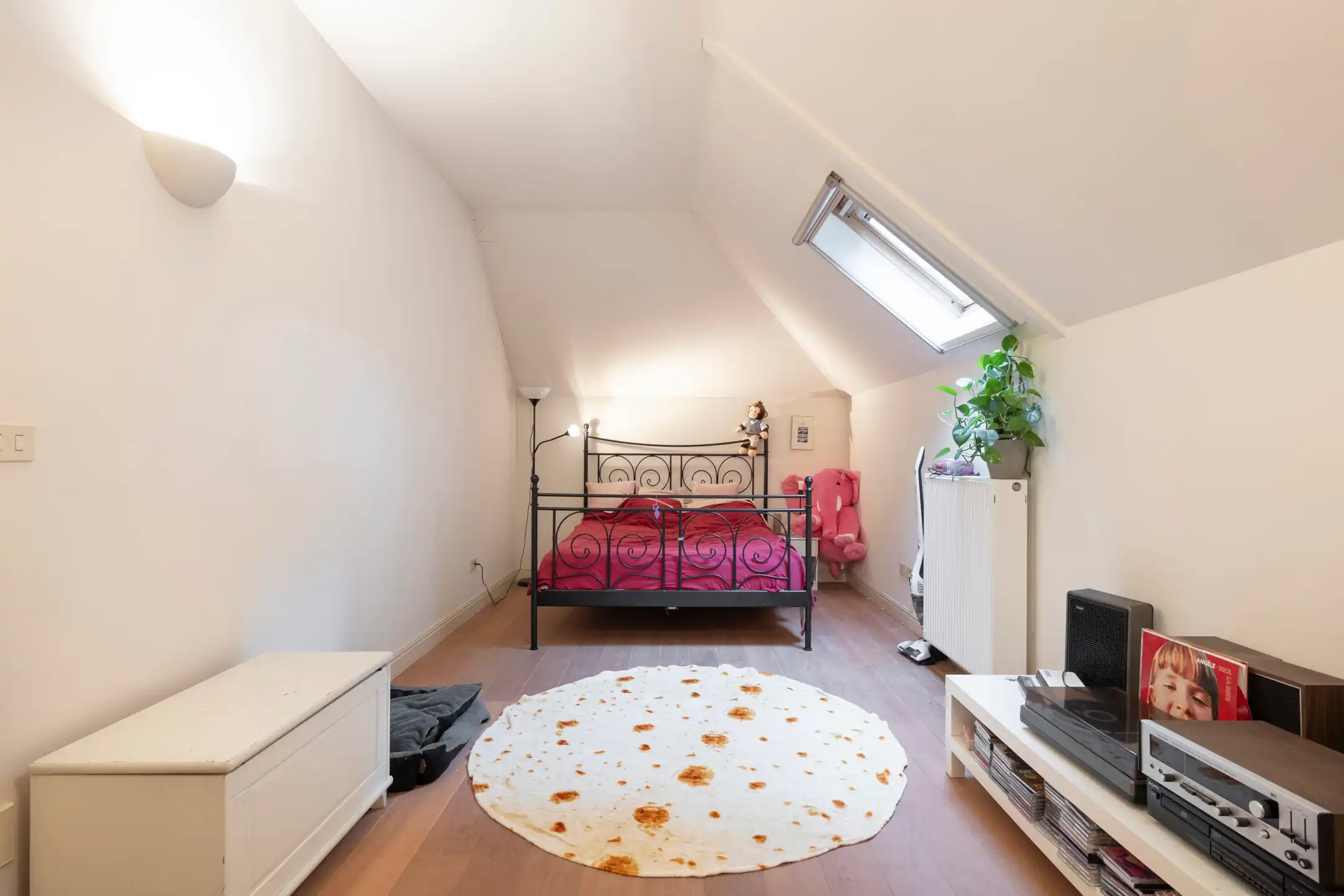 Ruime "manoir villa" gelegen in het gegeerde Hertebos te 's Gravenwezel. foto 30