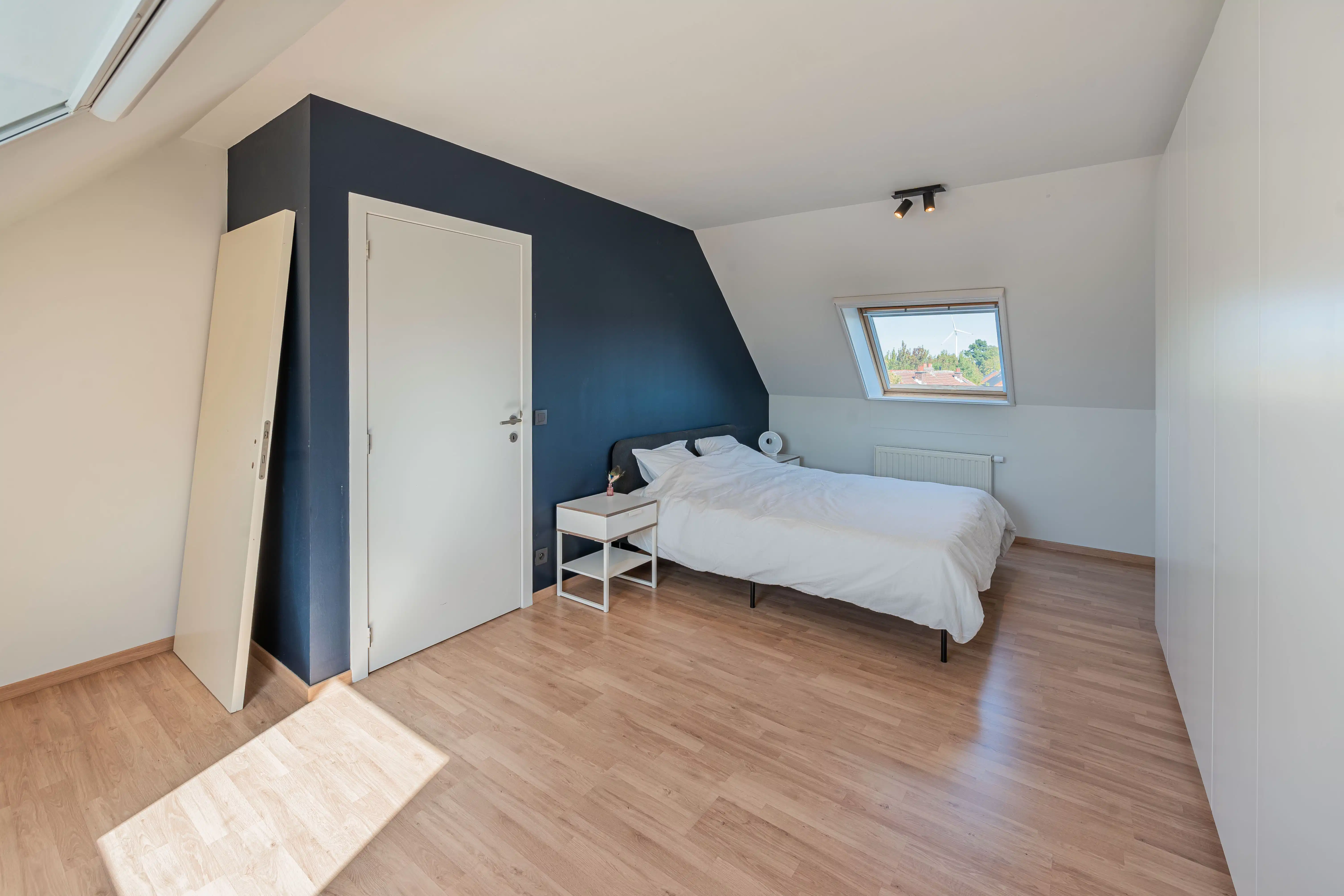 Instapklare en verrassend ruime woning in hartje Willebroek foto 16