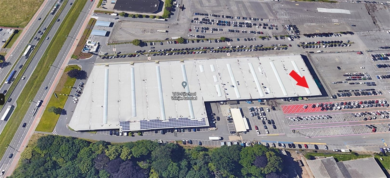 Ruime parking/stockageruimte langs de A12 te Wilrijk foto 4