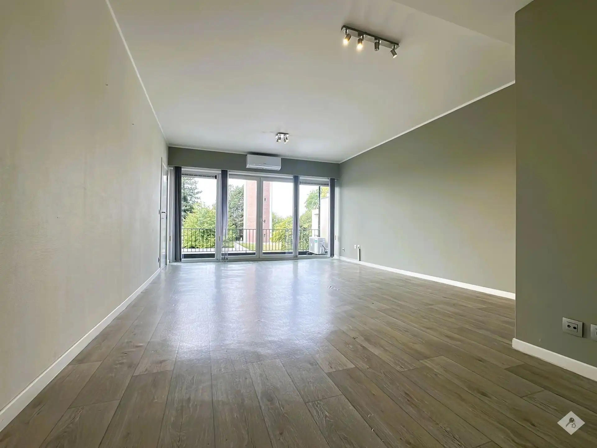  Licht en ruim 2-slaapkamerappartement met terras, zonnepanelen en airco foto 2