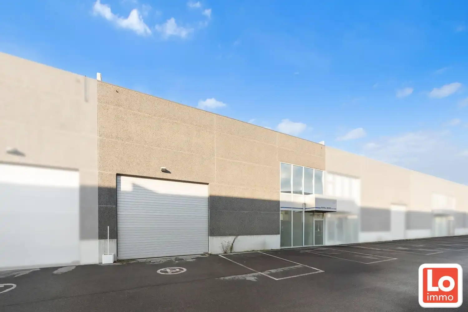 Magazijn 440m² met kantoorruimte 42m² foto {{pictureIndex}}