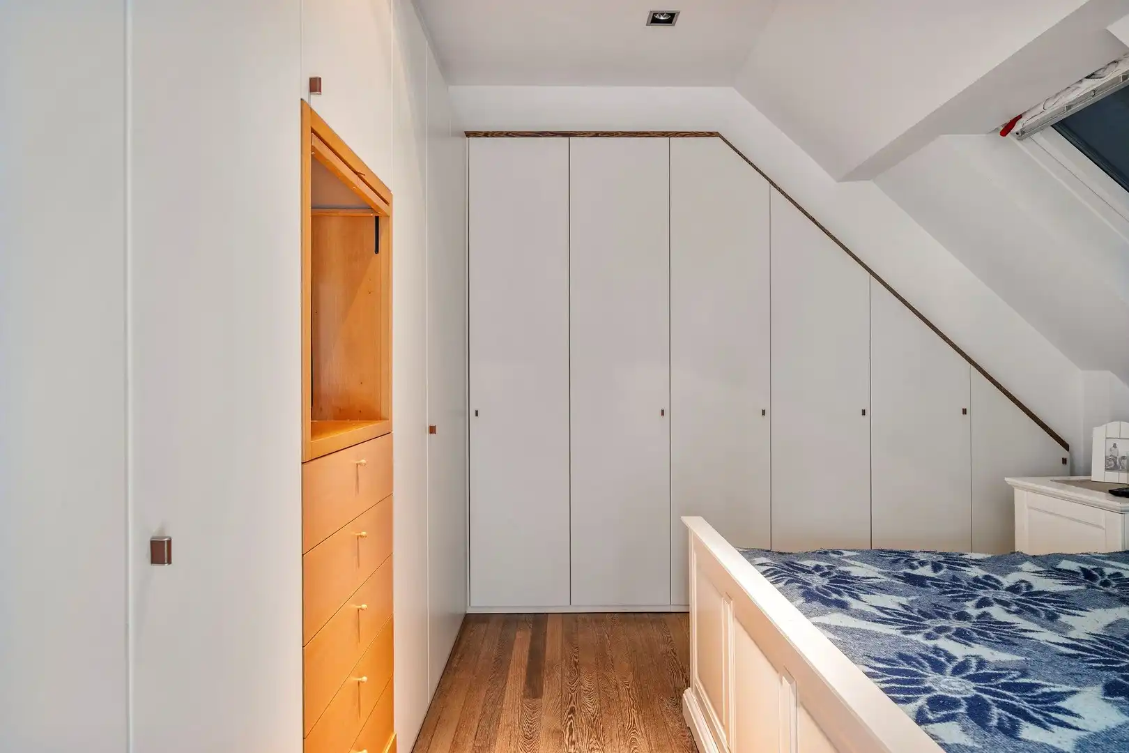 Gebouw waar het gezellige restaurant "De Vondel" is ondergebracht met woonst en voldoende parking op eigen terrein foto 26