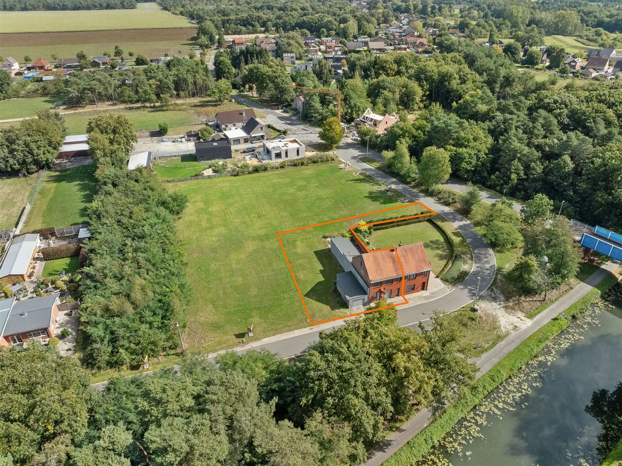 WONING MET ZICHT OP KANAAL OP PRACHTIGE LIGGING foto 25