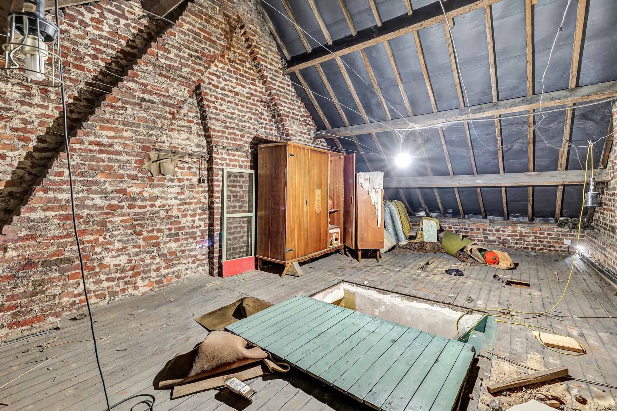 Te renoveren woning met ruime garage en tuin foto 19
