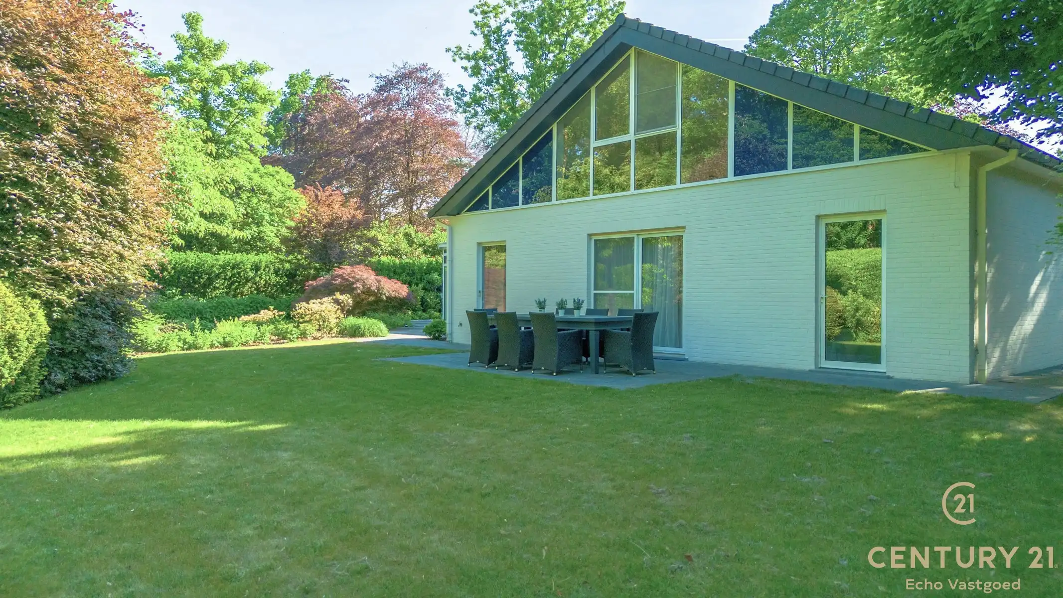 Gelijkvloerse fraaie villa met prachtige tuin op ca 1700m² foto 27