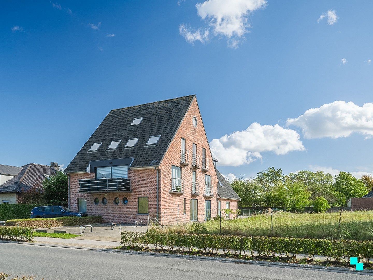 Gelijkvloers appartement met één slaapkamer in het hart van Merelbeke foto {{pictureIndex}}