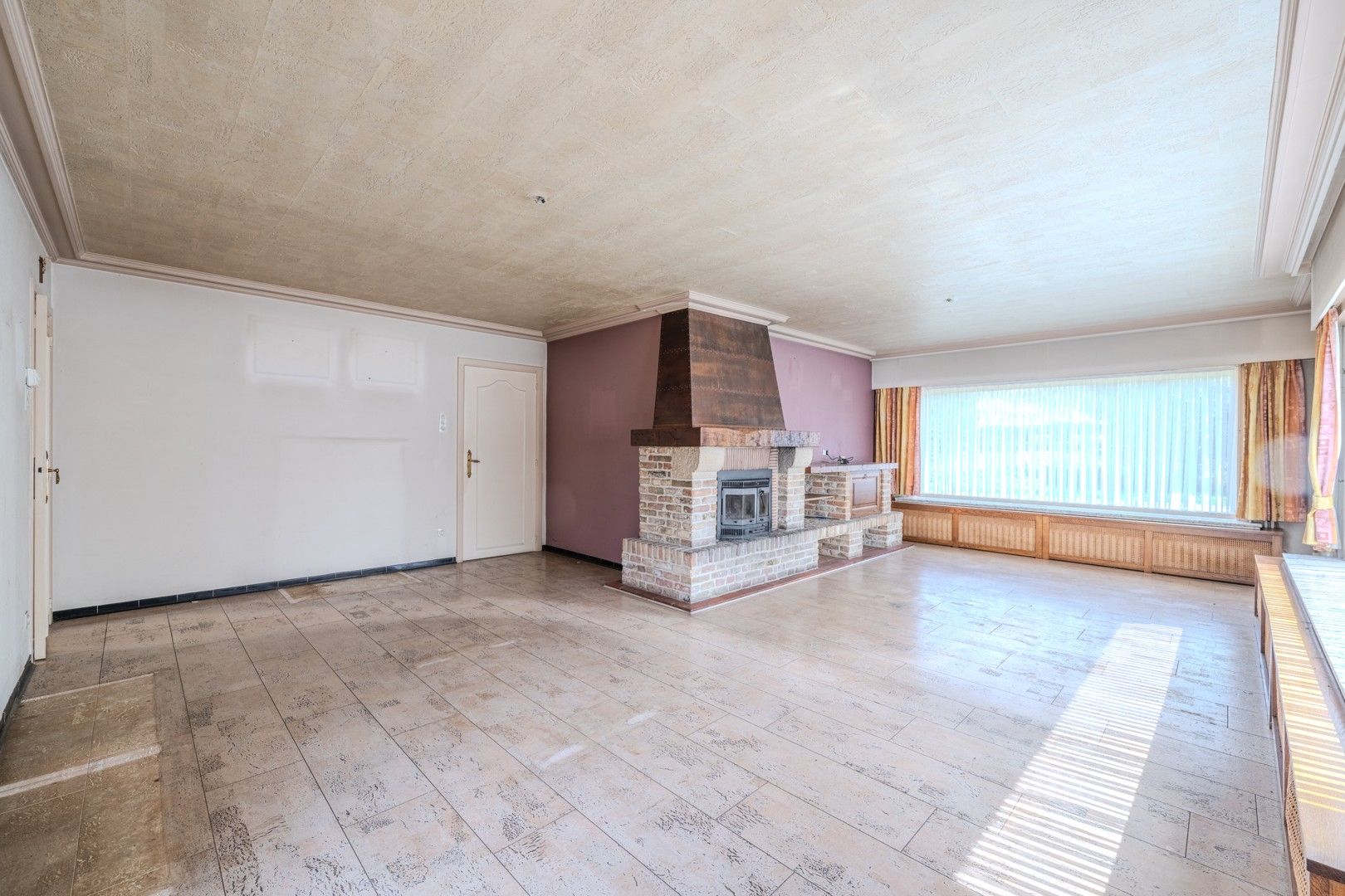 Te renoveren bungalow op ruim perceel foto 7