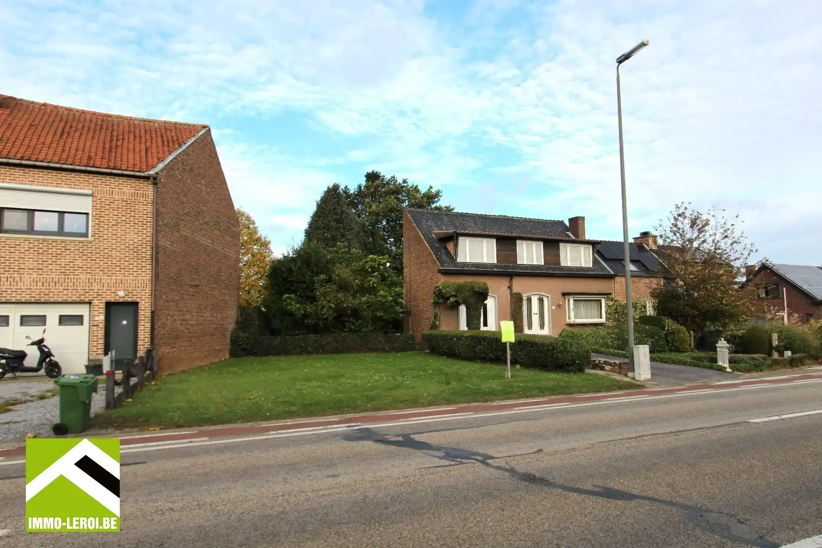 Mooi perceel bouwgrond met diepe tuin en zicht op groen foto {{pictureIndex}}