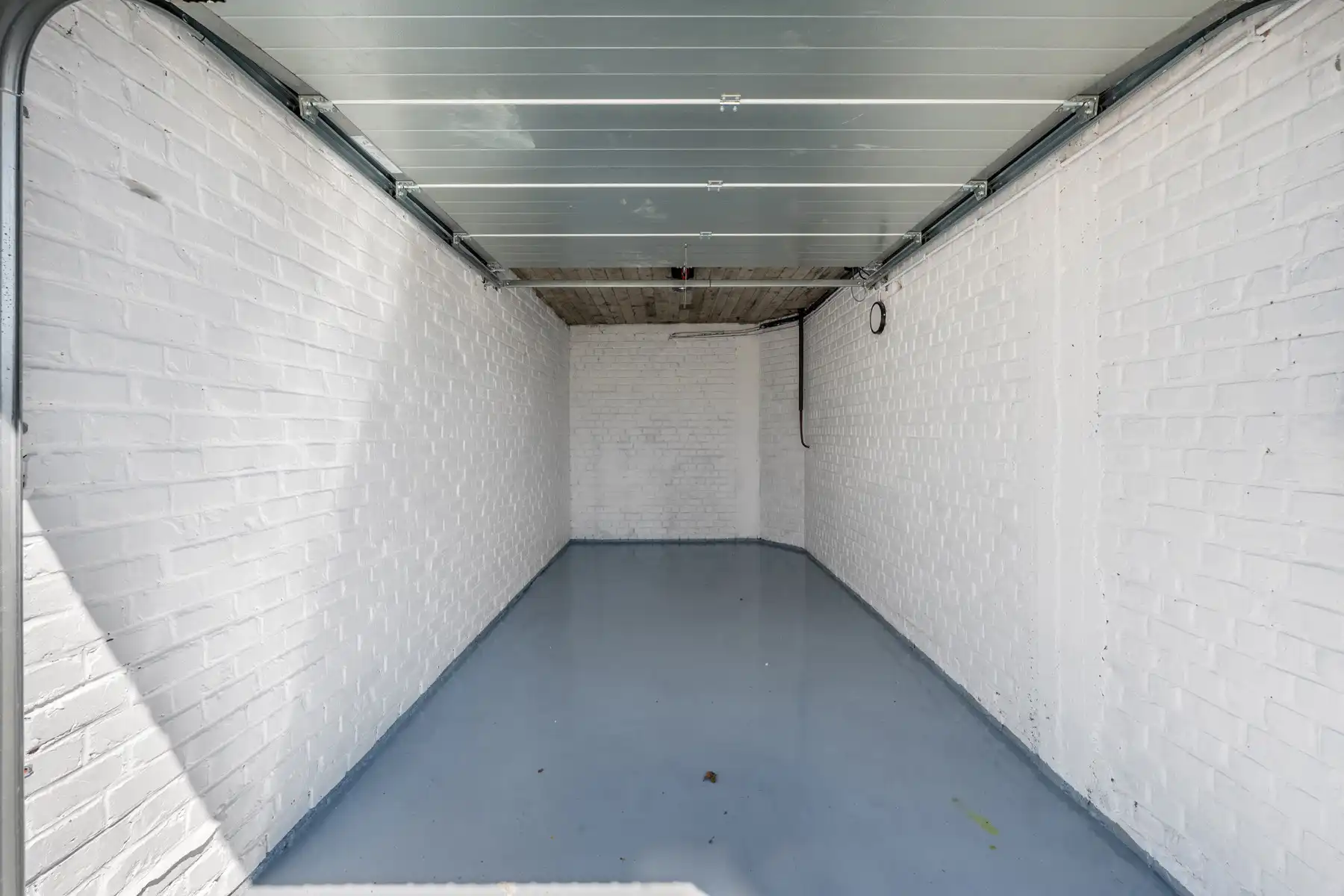 Gerenoveerd 2 slaapkamerappartement met garage foto 16