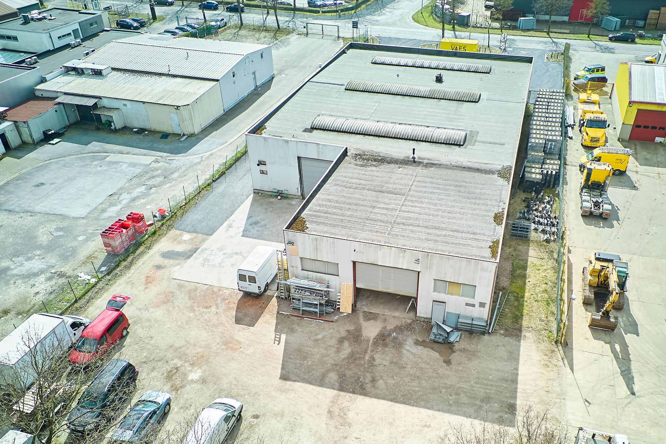 BEDRIJFSGEBOUW TE HUUR ZONHOVEN foto 2