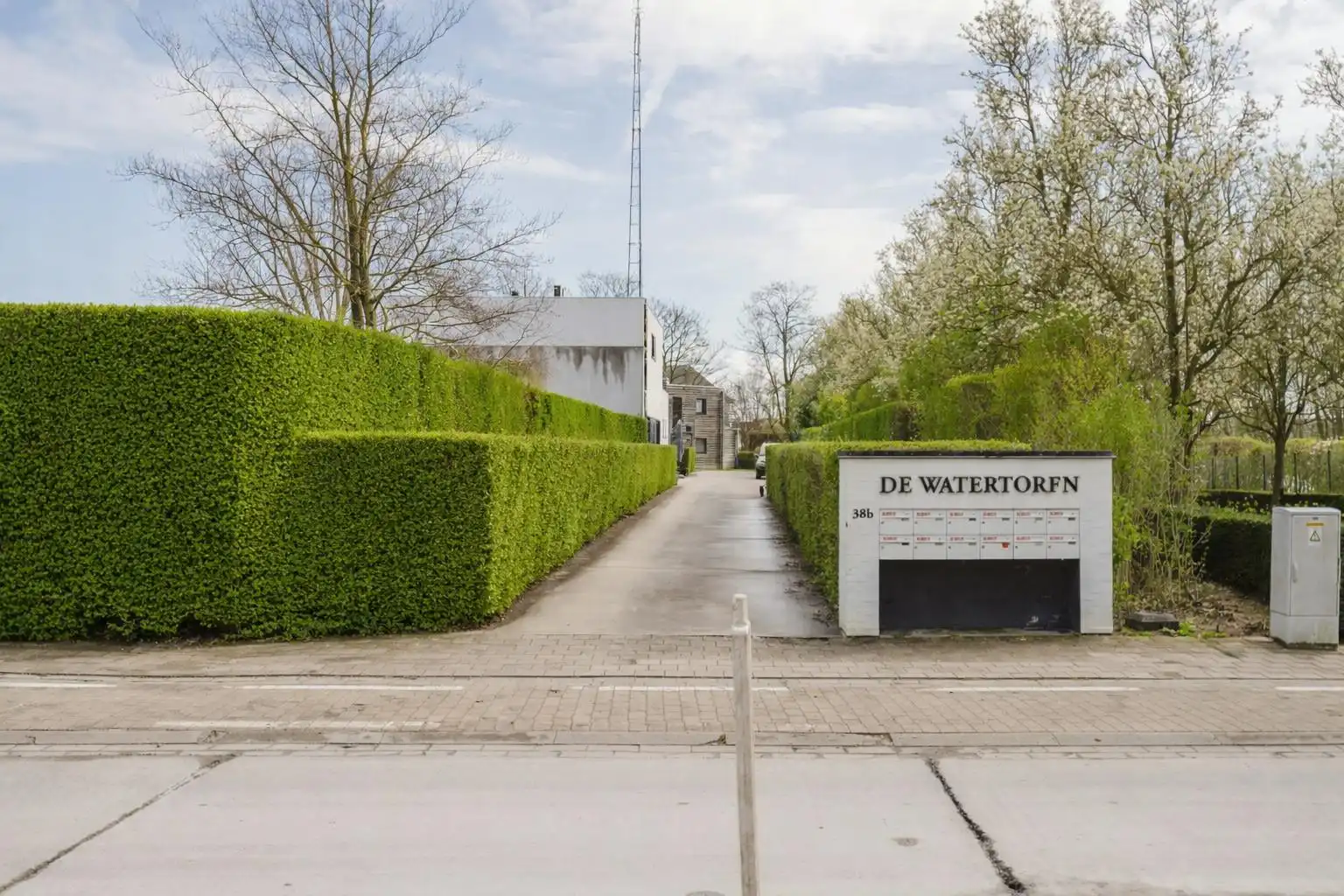 Perfect onderhouden opbrengsteigendom te koop te Kortrijk foto {{pictureIndex}}