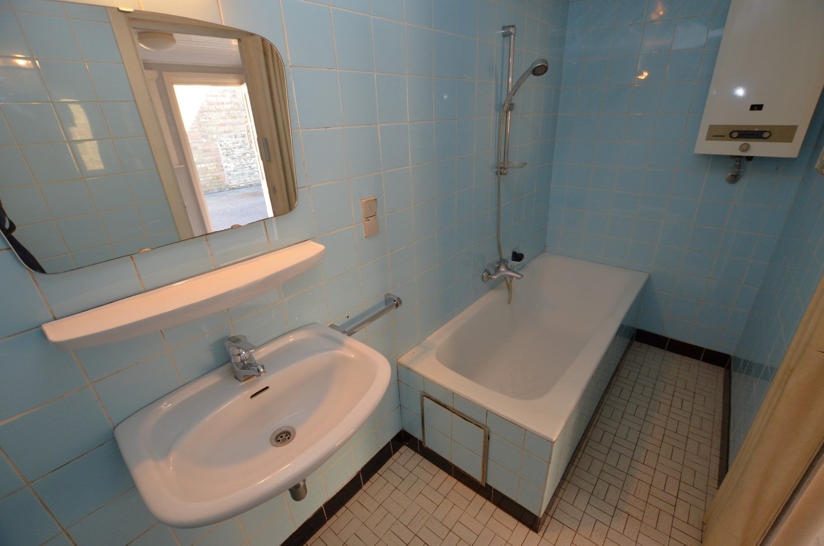 Te renoveren ruim woonhuis  foto 8