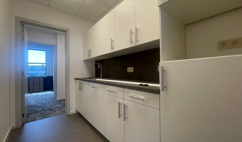 Vernieuwde kantoorruimte te huur op zichtlocatie te Deurne  foto 6