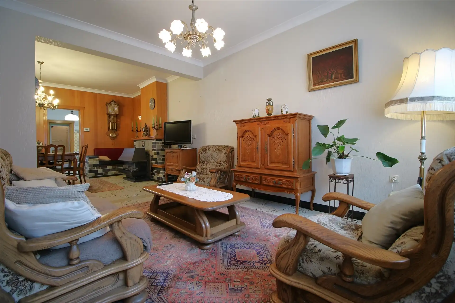 Op te frissen woning in het centrum foto 2