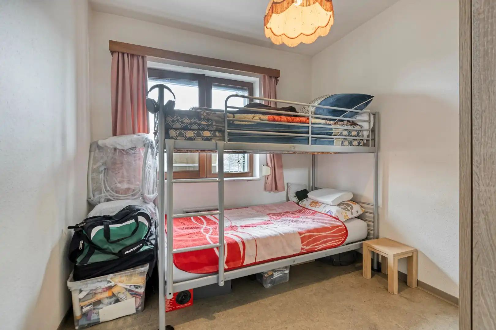 Ruim 3-slaapkamerappartement te koop in Genk foto 14