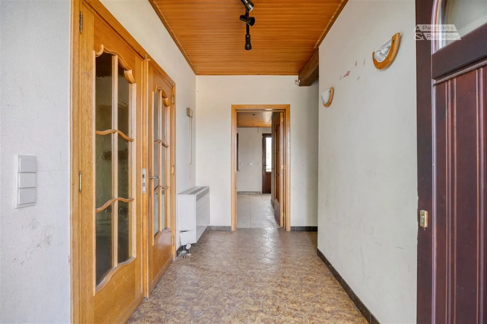 Ruime vrijstaande woning, omgeven door groene weilanden en op wandelafstand van het dorp. foto 5