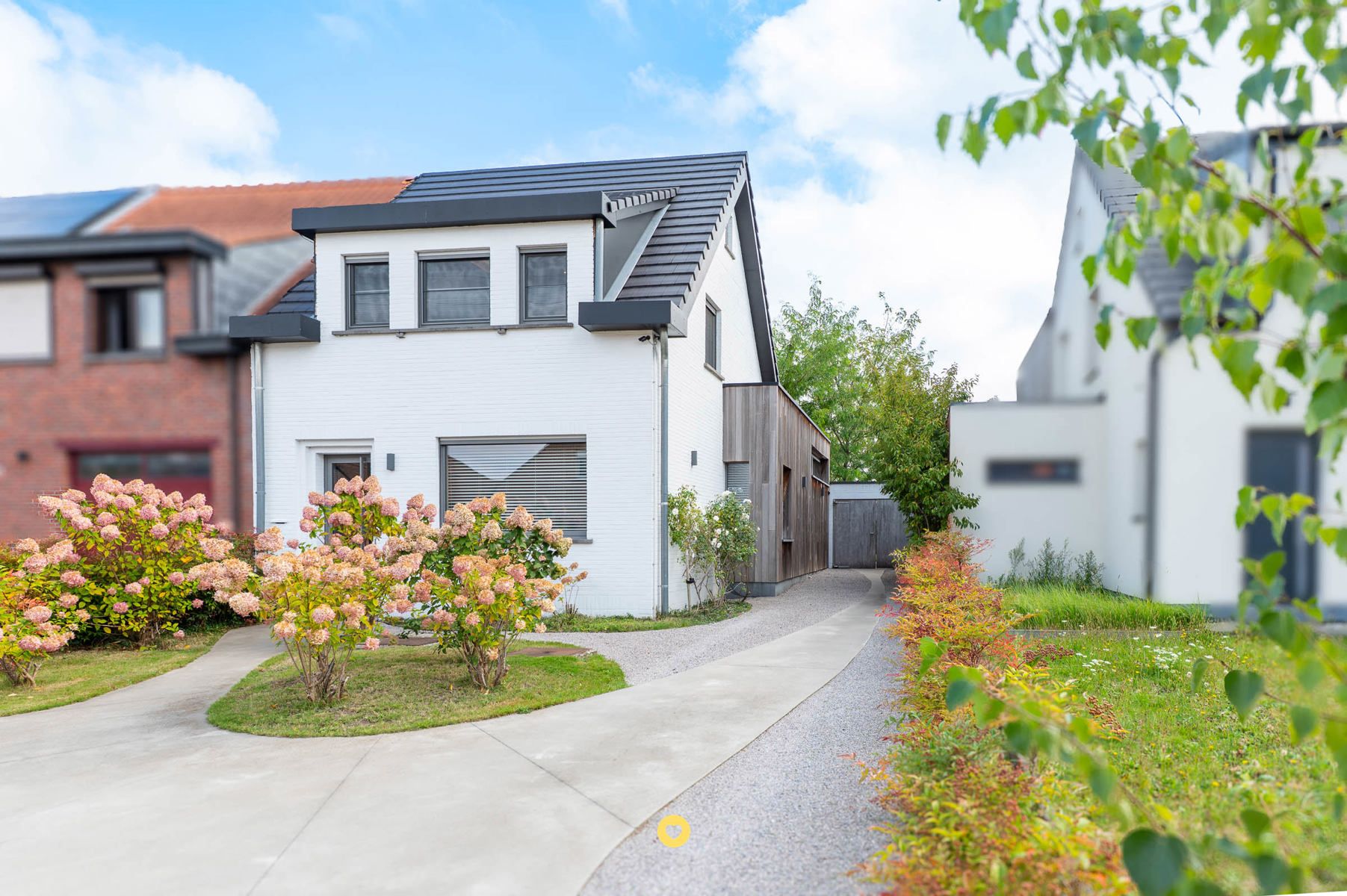 Instapklare HOB met magnifieke tuin en tuinkantoor foto {{pictureIndex}}