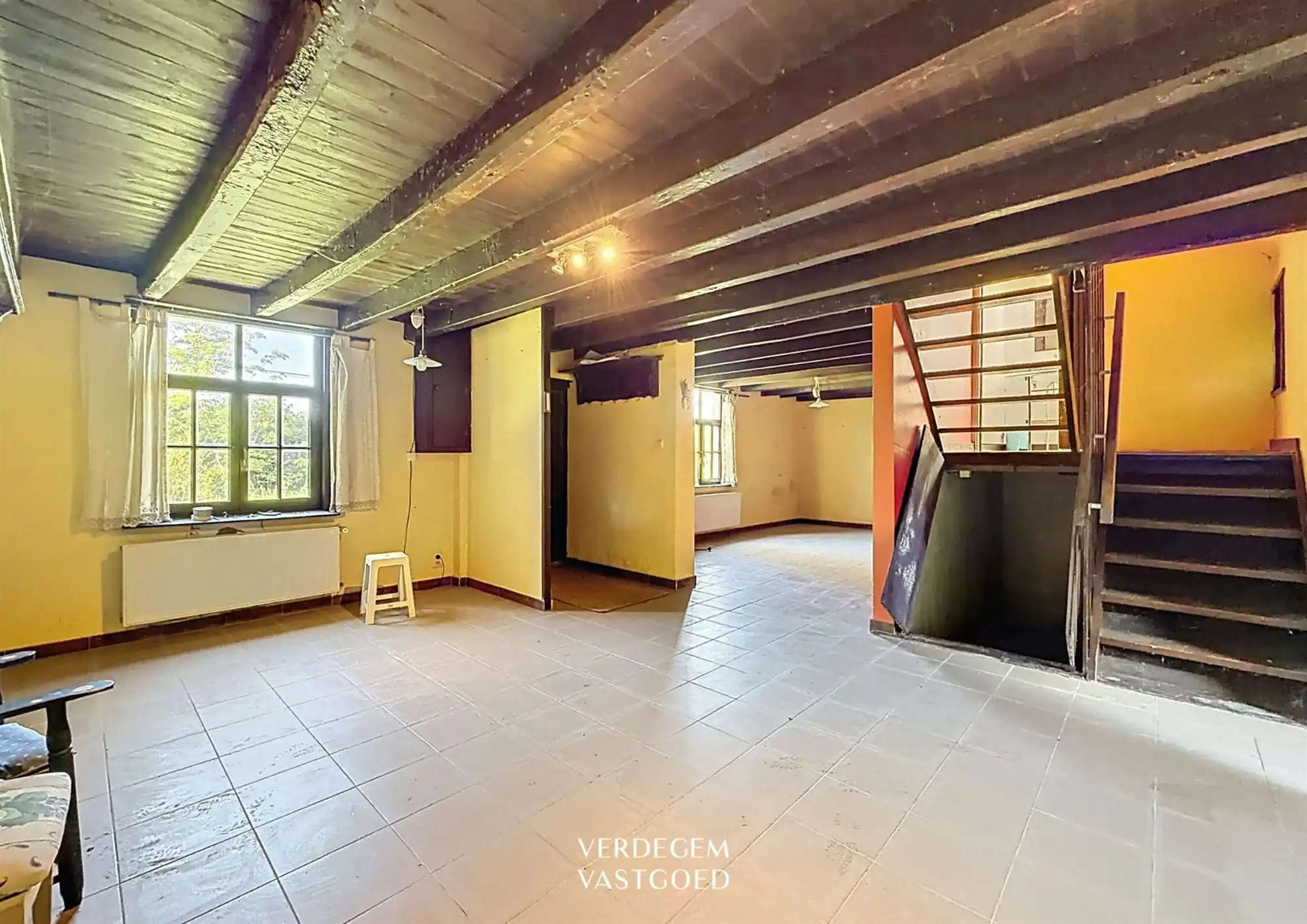 Te renoveren hoeve met schuur op een terrein van 1.634m² foto 5