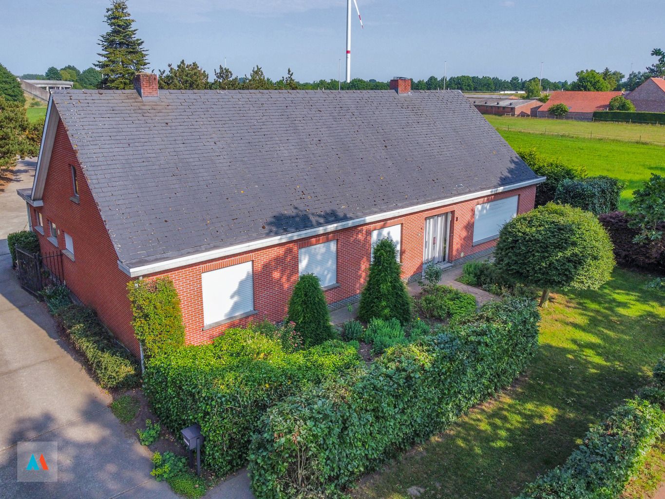 Vrijstaande woning met stal  foto 2