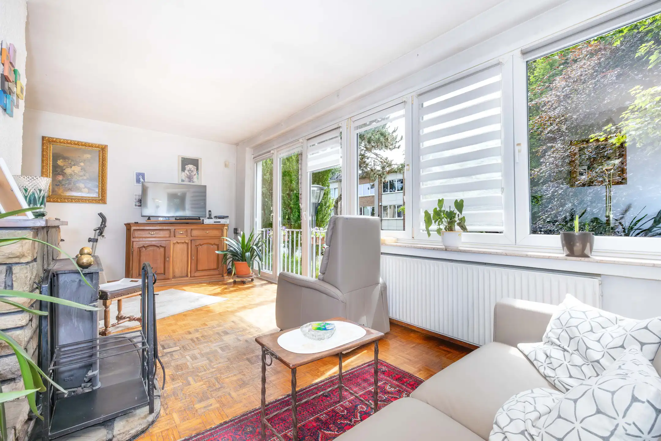 Rustig gelegen huis met drie gevels, tuin en garage foto 9