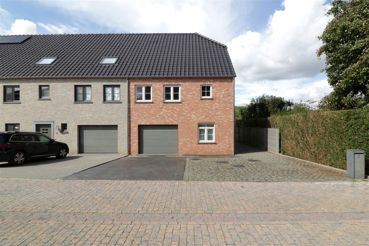 Recente woning met vier slpk, tuin, garage op rustige locatie foto 35