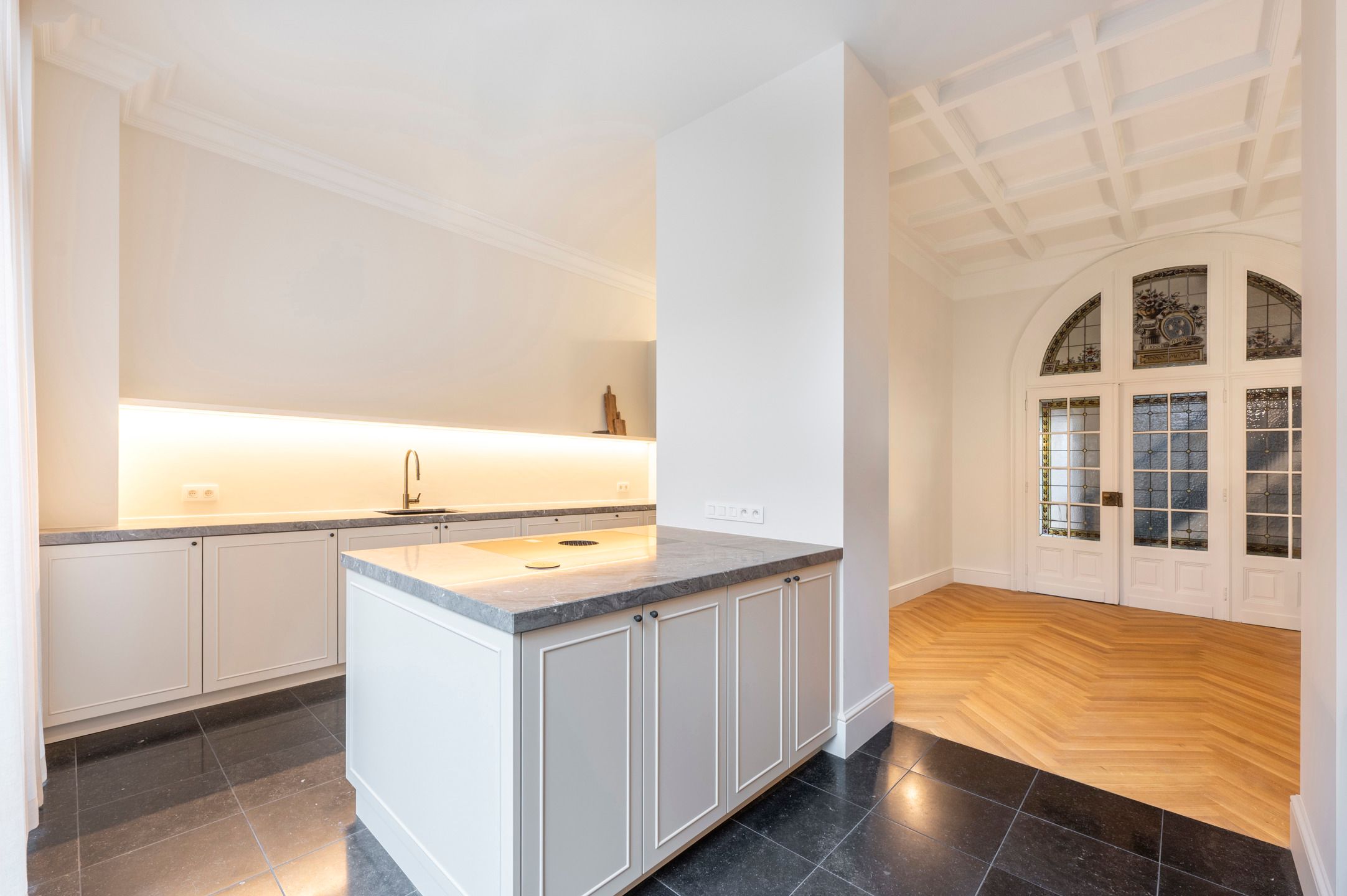 ANTWERPEN-MARKGRAVE - Prachtig gerenoveerde herenwoning foto 3