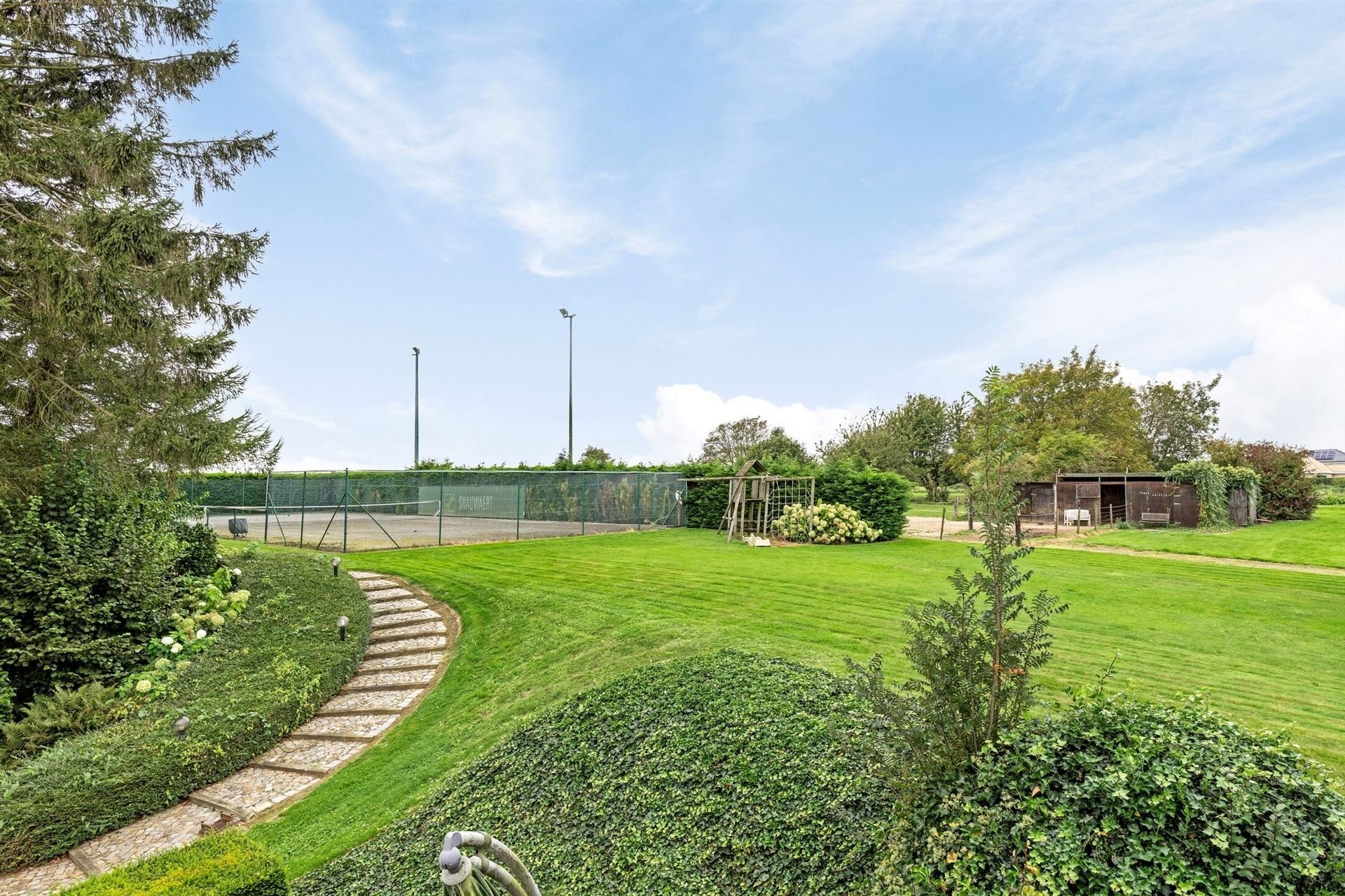 Prachtig eigendom op mooi perceel met optie tot aankoop weide/tennisveld foto 28