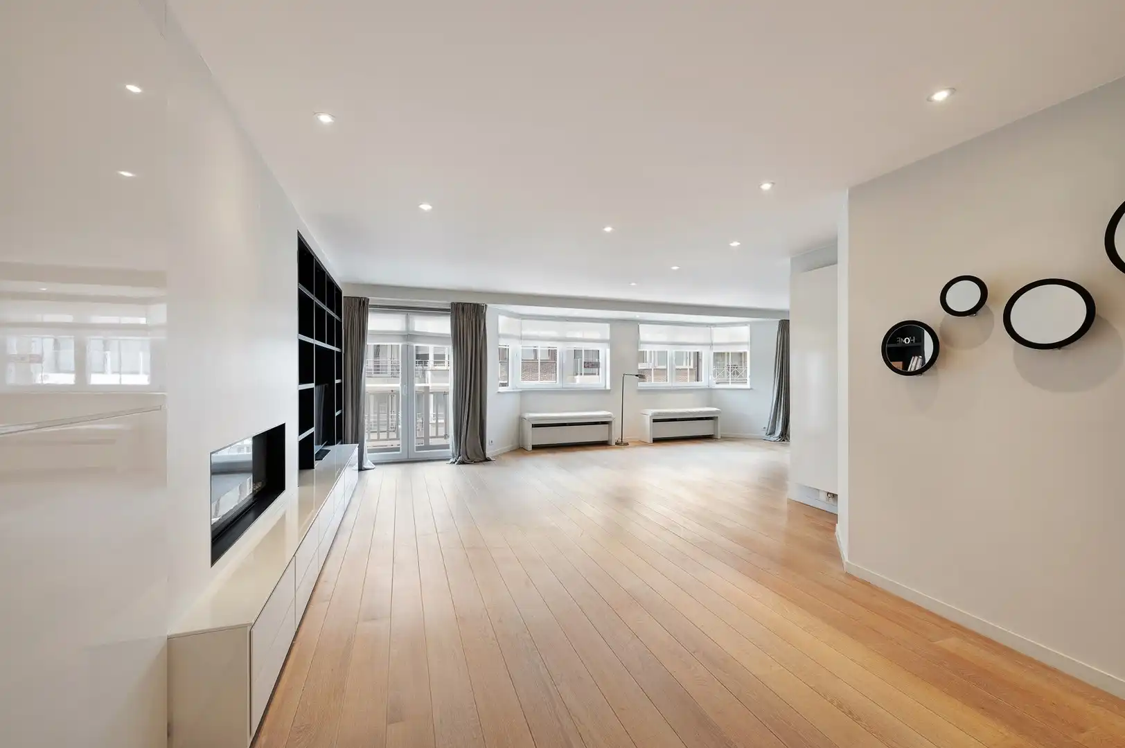 Ruim appartement van 163m² met 11 m² façade in de Dumortierlaan. foto 2