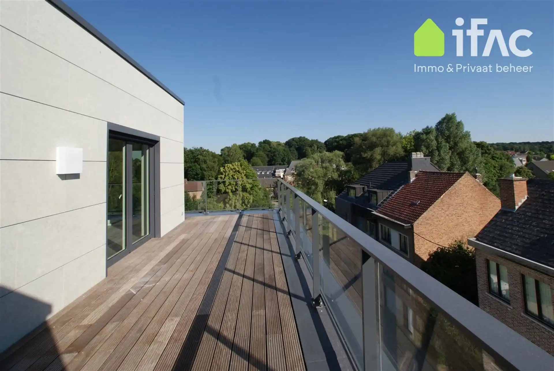 Lichtrijk penthouse appartement met ruim terras foto 11
