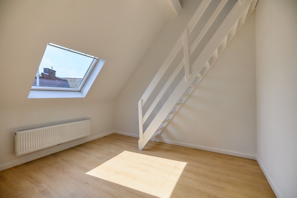 Vernieuwbouwwoning met 3 zeer ruime slaapkamers (20m²), bureau en stadstuin – instapklaar en energiezuinig foto 16