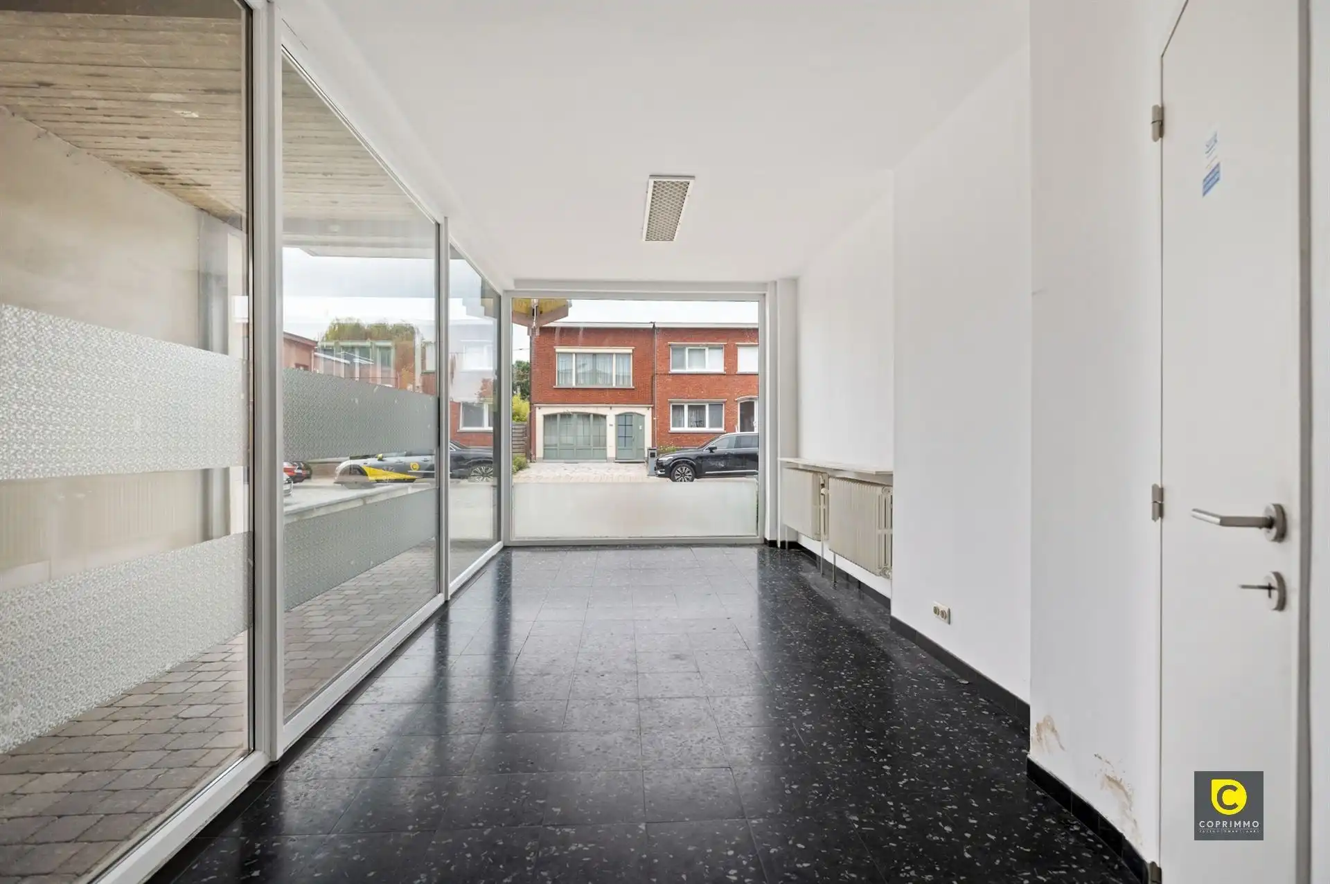 Unieke woning met 450 m² magazijn & showroom foto 22
