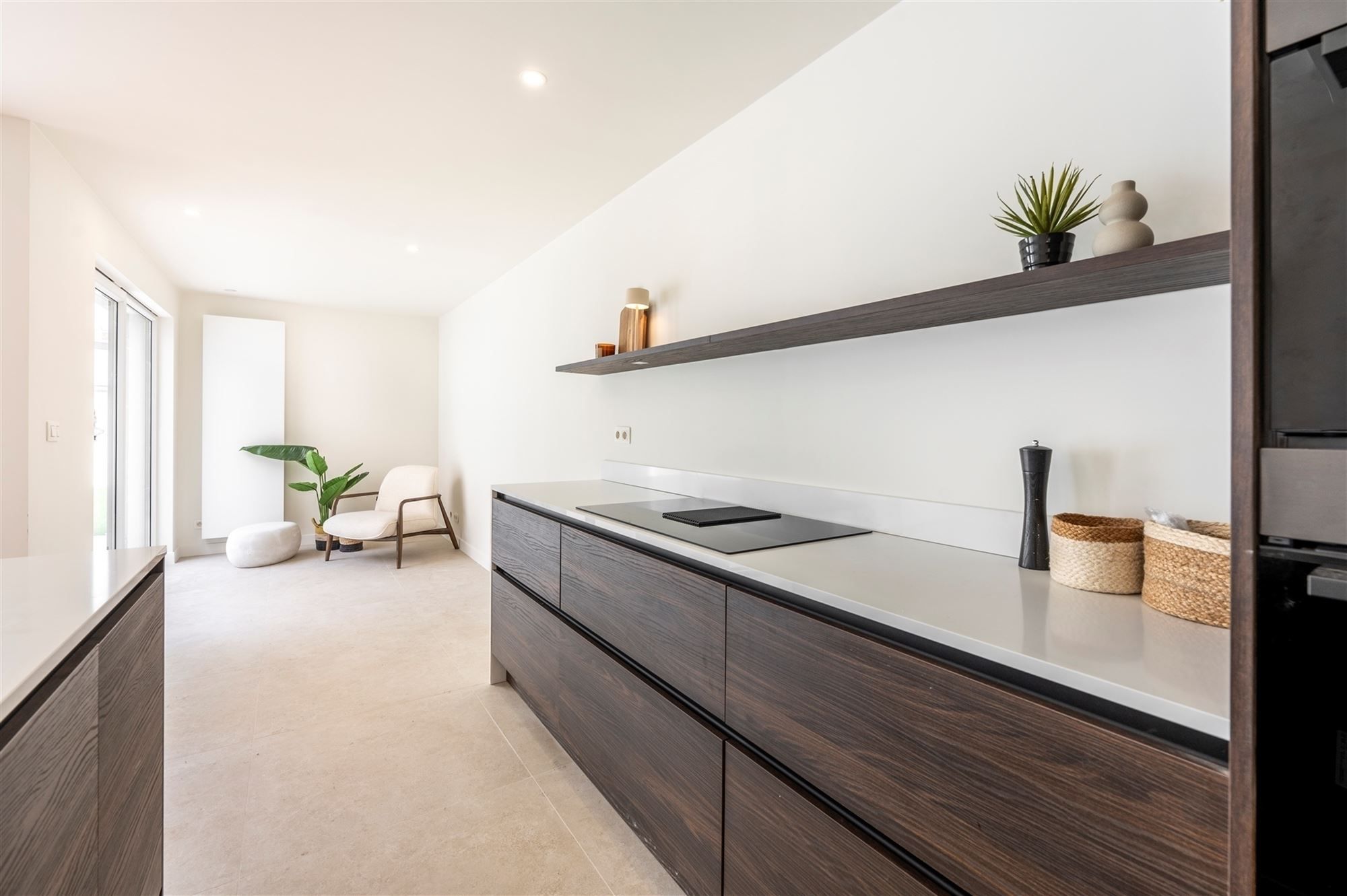 Ruime gerenoveerde woning met tuin foto 6