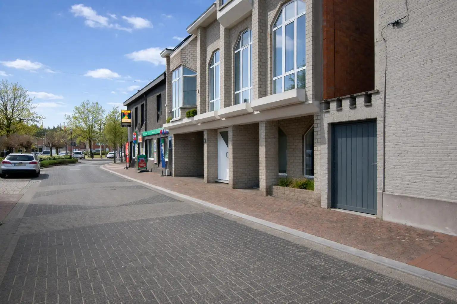 Veelzijdig Commercieel Gelijkvloers in de Dorpskern van Zandhoven foto 2