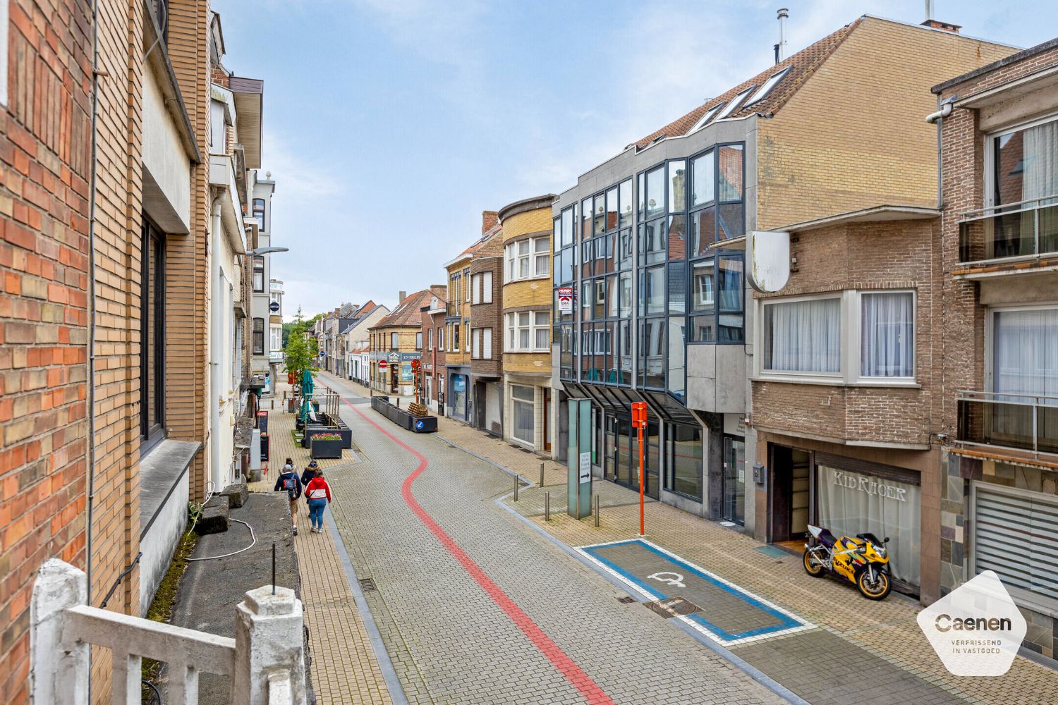 Zeer gezellige en lichtrijke studio met balkon vlak aan de markt foto 10