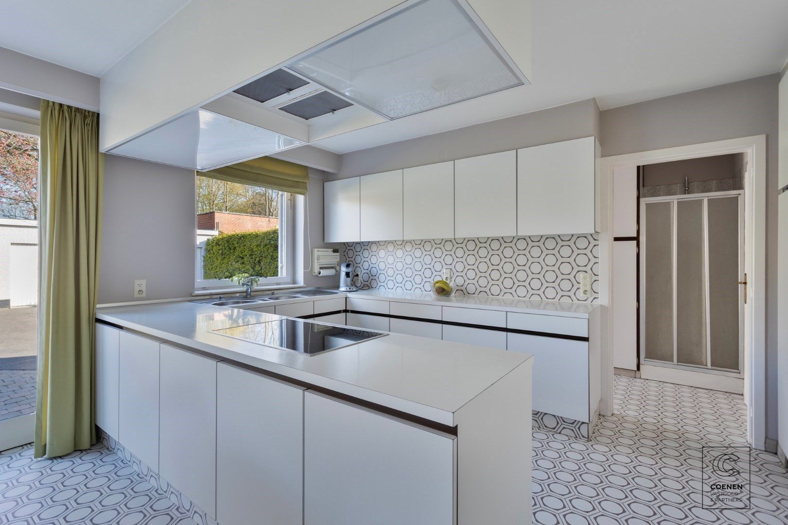 Instapklare villa met 4 slpk's en prachtige tuin op een perceel van 1125 m² te Lier. foto 8