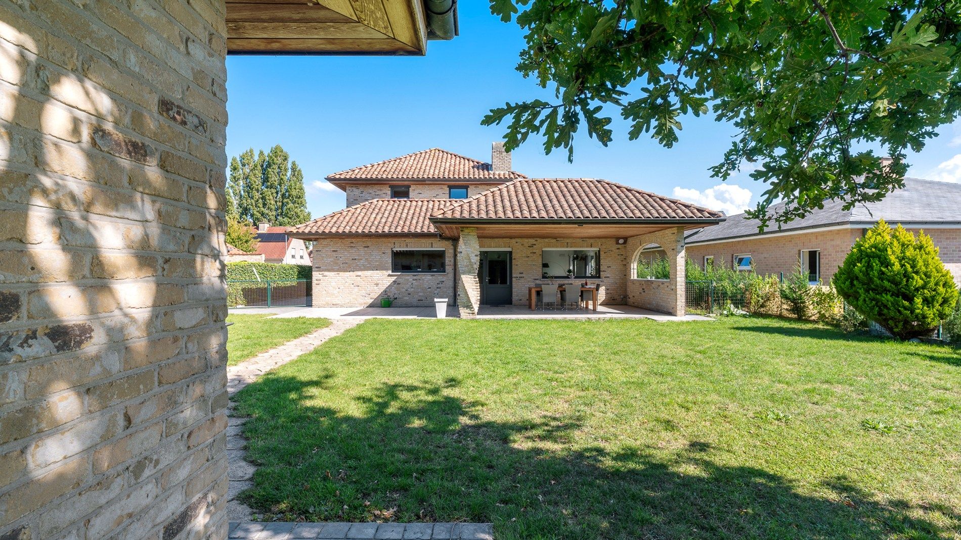 Zeer ruime villa op rustige ligging foto 5