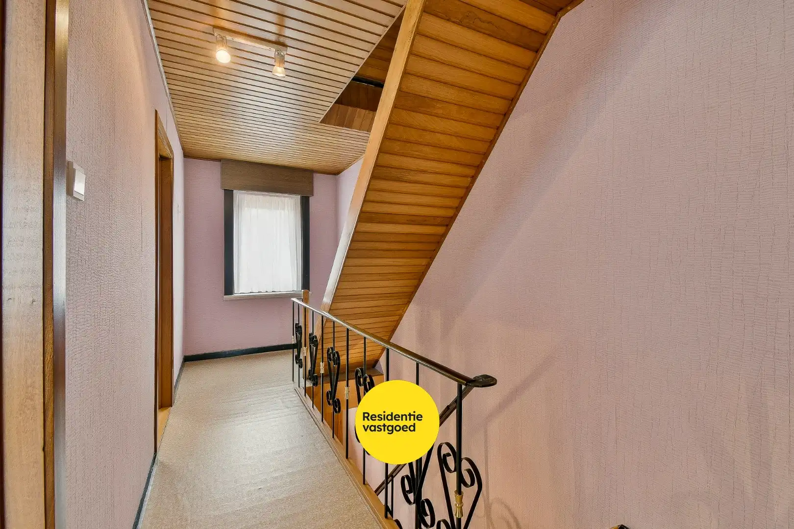 Rijwoning met veel potentieel op centrale ligging foto 15