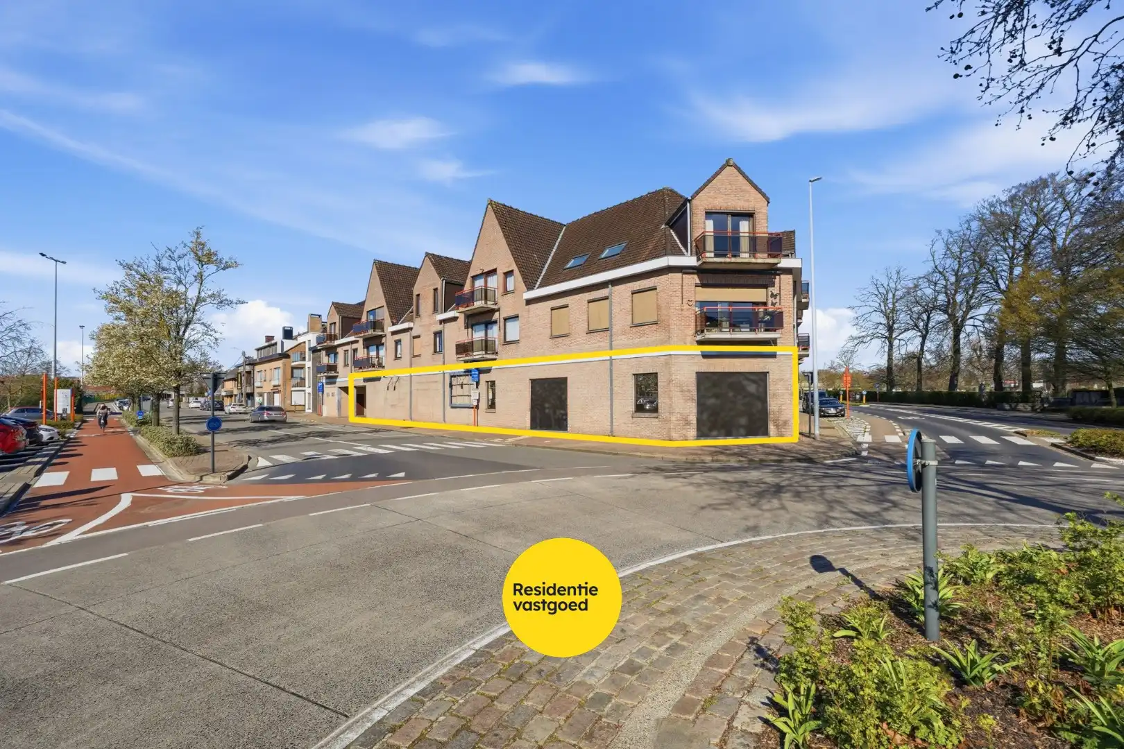 Te koop: Ruim handelspand met uitstekende visibiliteit in het centrum van Torhout foto 5