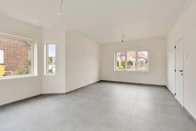 Totaal gerenoveerde woning op een perceel van 11are foto 6