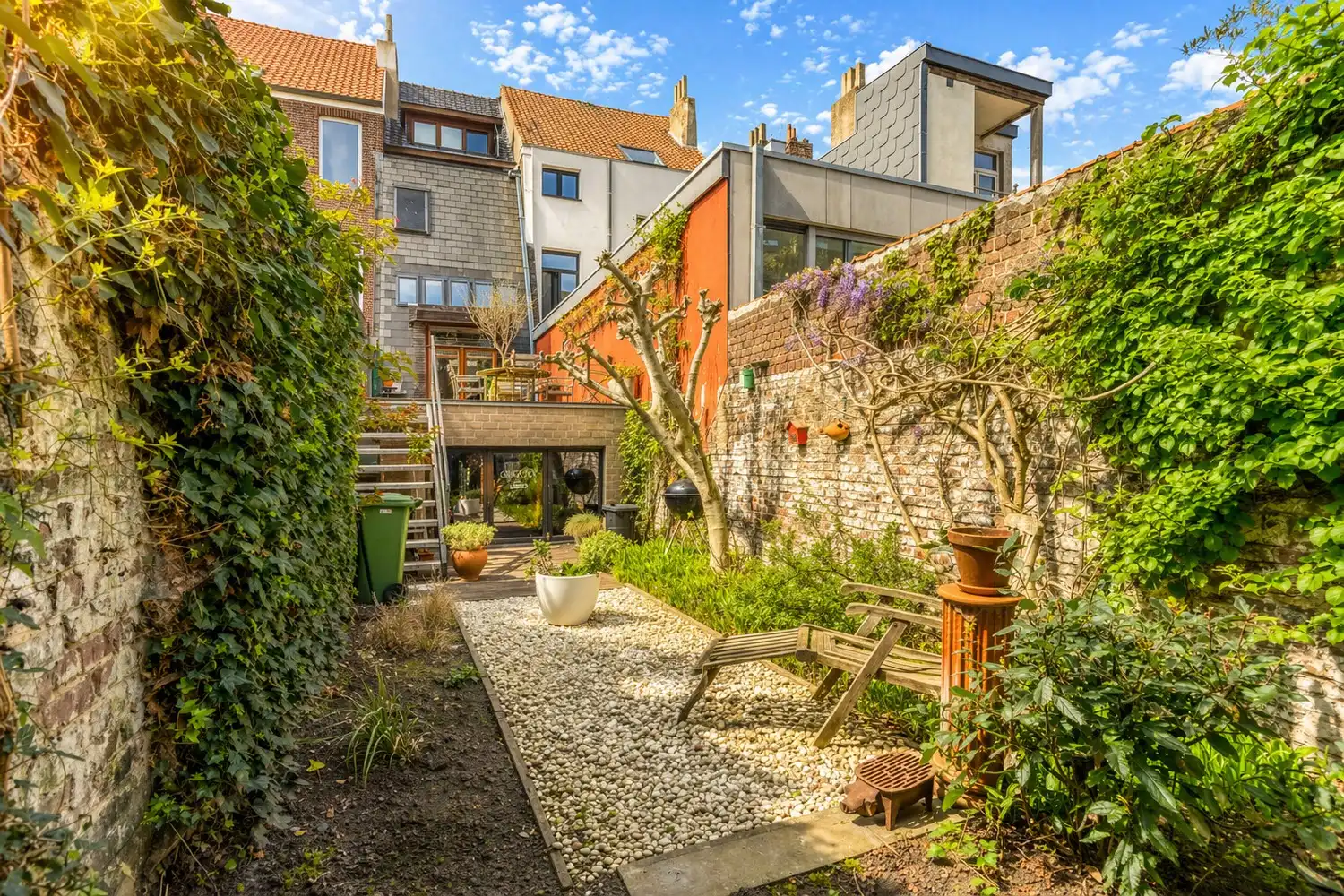 Aantrekkelijk burgerhuis met zonnige tuin en voormalig atelier foto 3