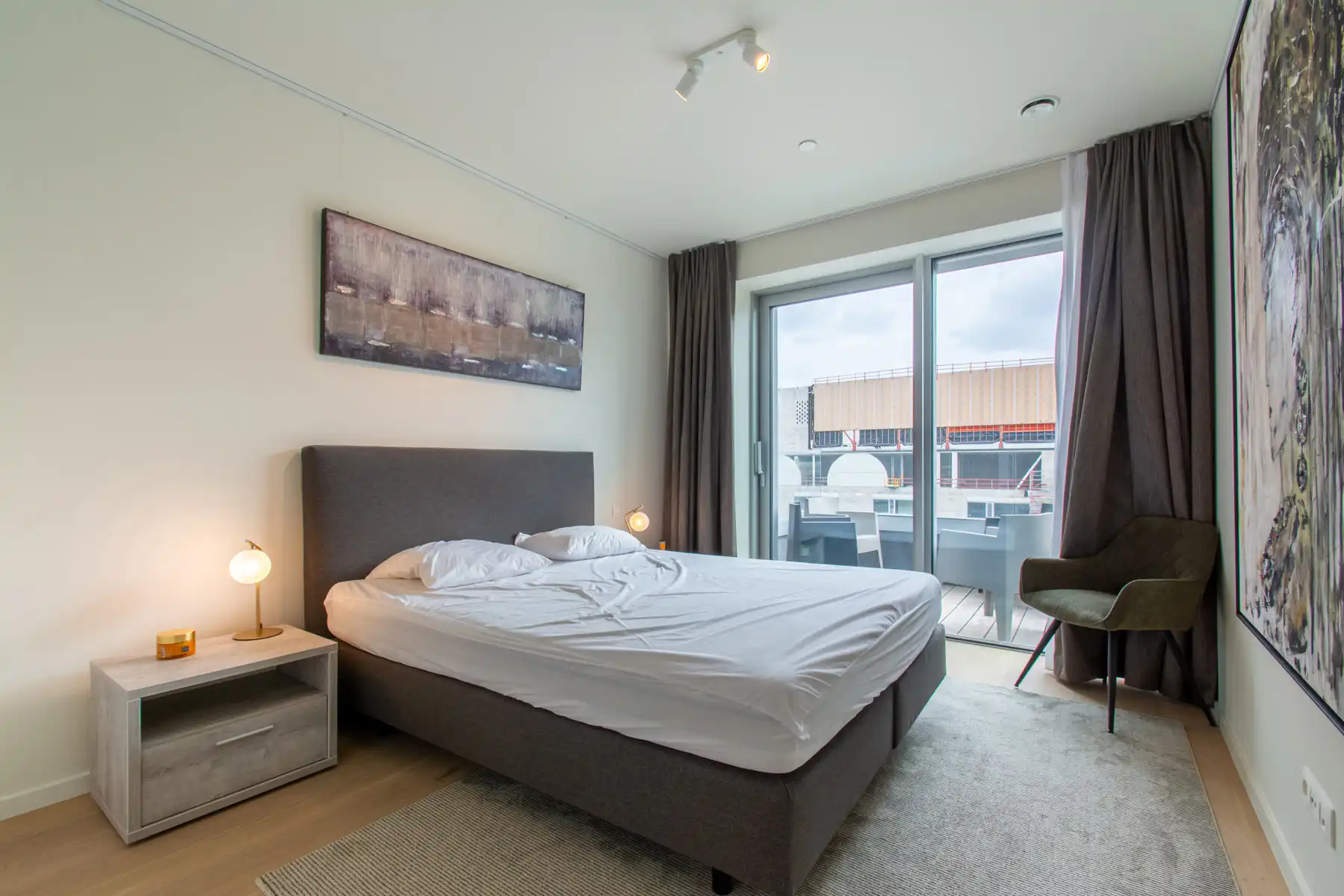 Gezellig gemeubeld 2-slaapkamer appartement met groot terras foto 10