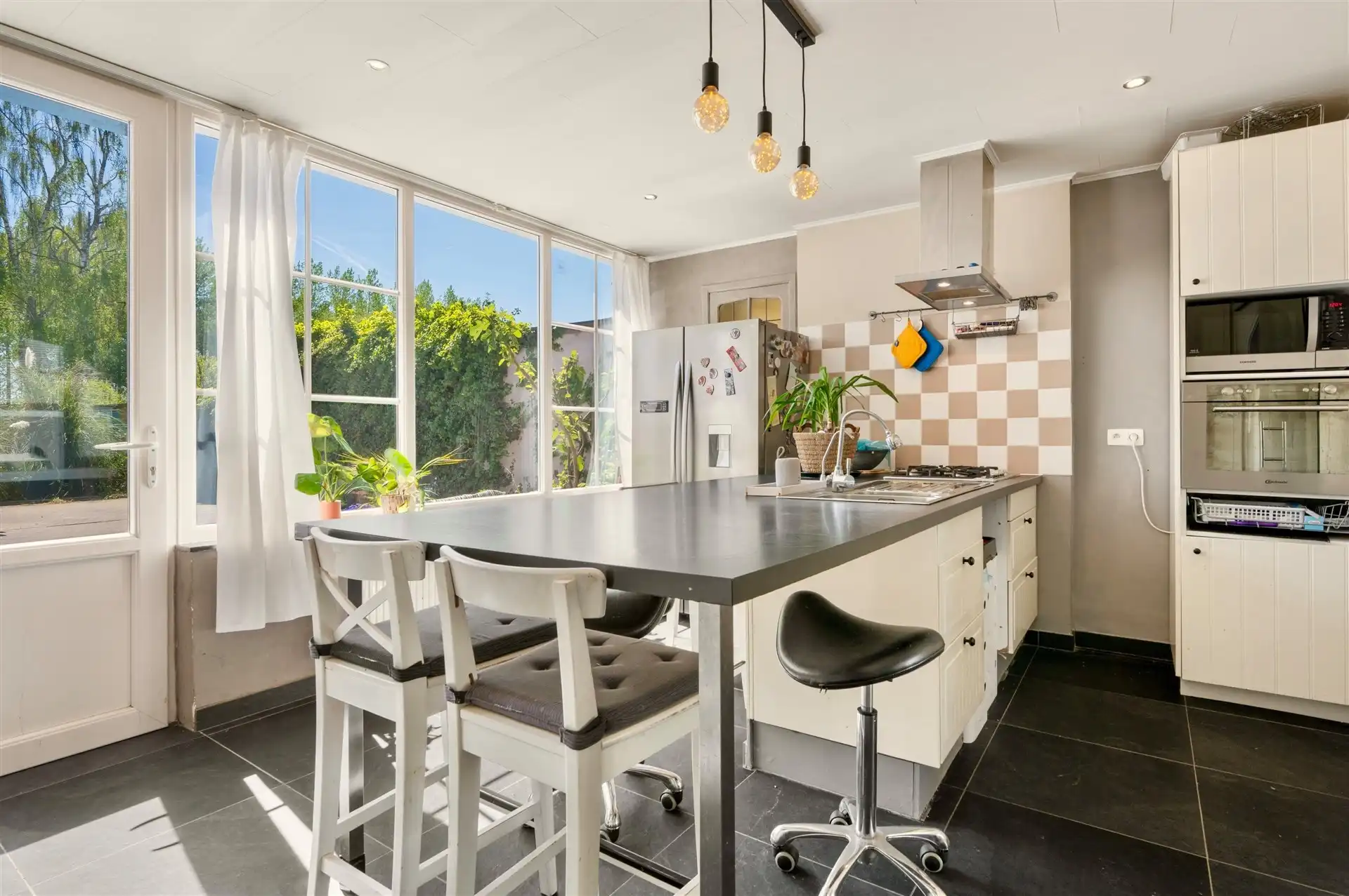 Ruime woning met multifunctioneel bijgebouw en grote tuin foto 10