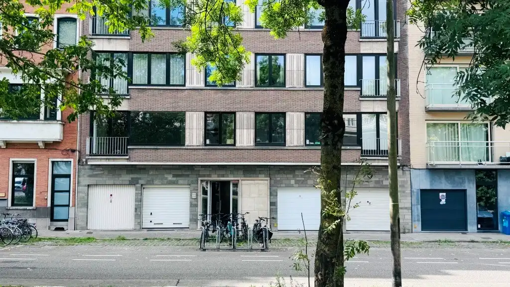 Centraal gelegen gerenoveerd 3-slaapkamerappartement met 2 terrassen foto 16