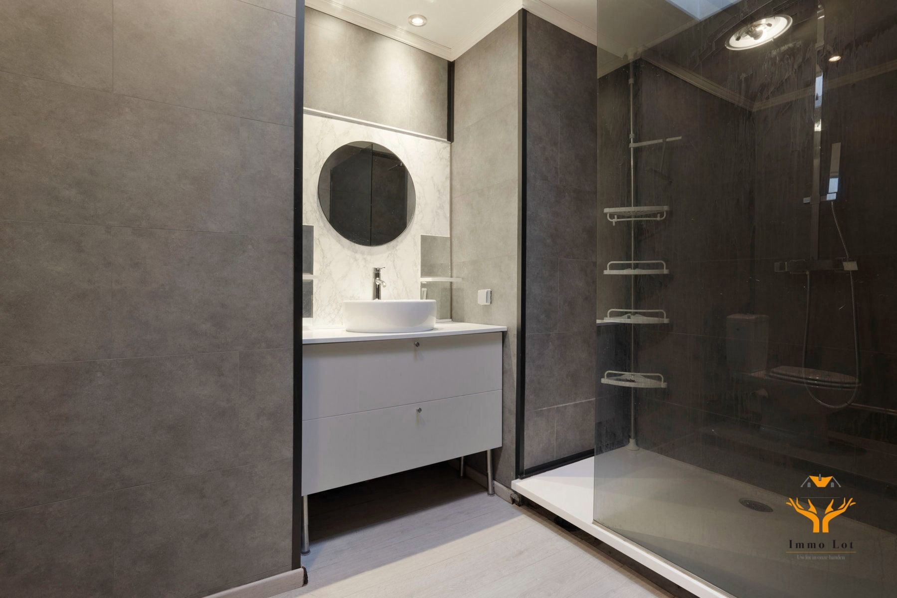 Handelsruimte met grote vitrine aan het Donkmeer  foto 9