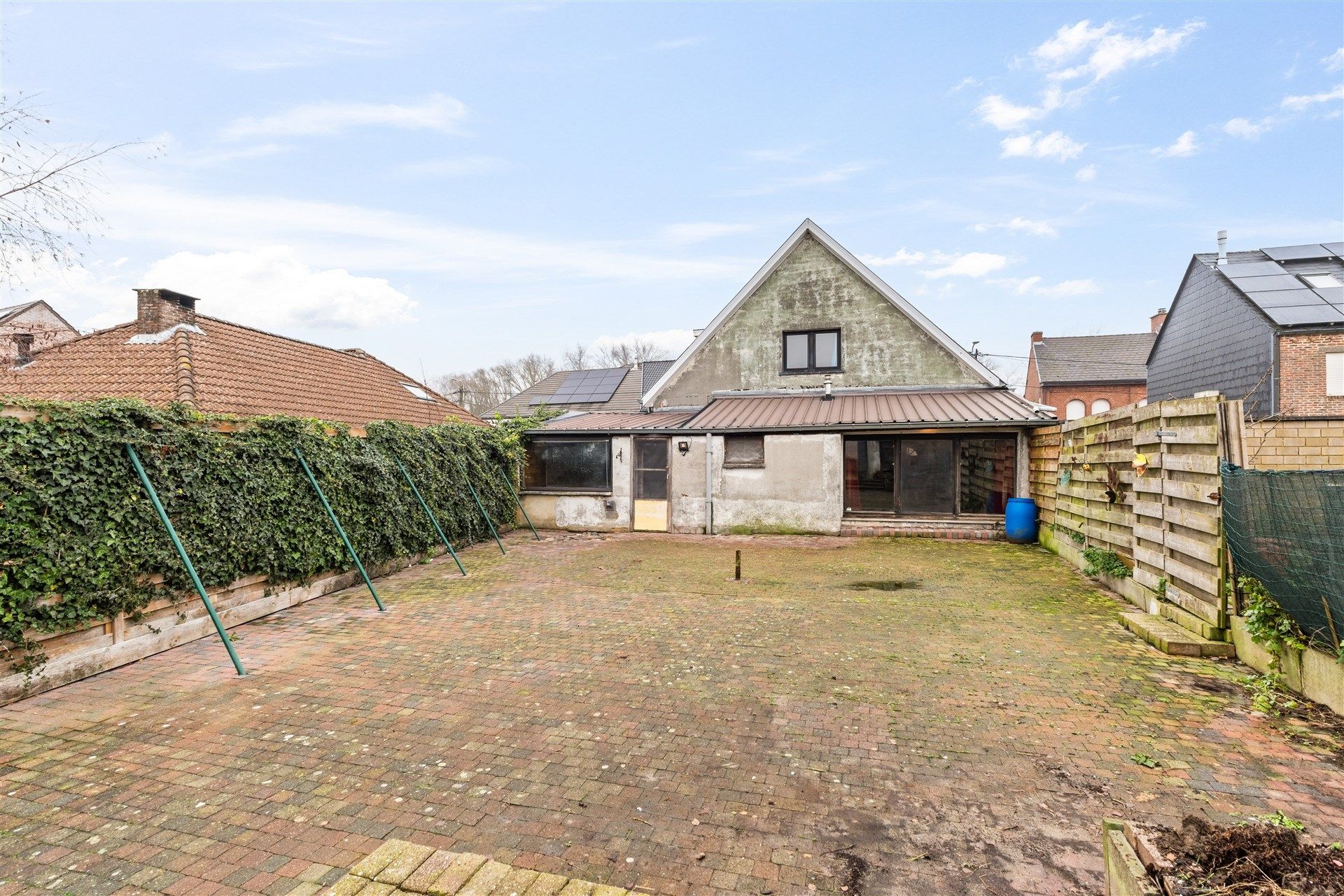 Te renoveren half open bebouwing met garage op centrale ligging te Oudegem foto 11